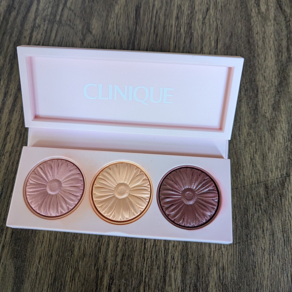 Clinique Pink and Gold Blush Palette